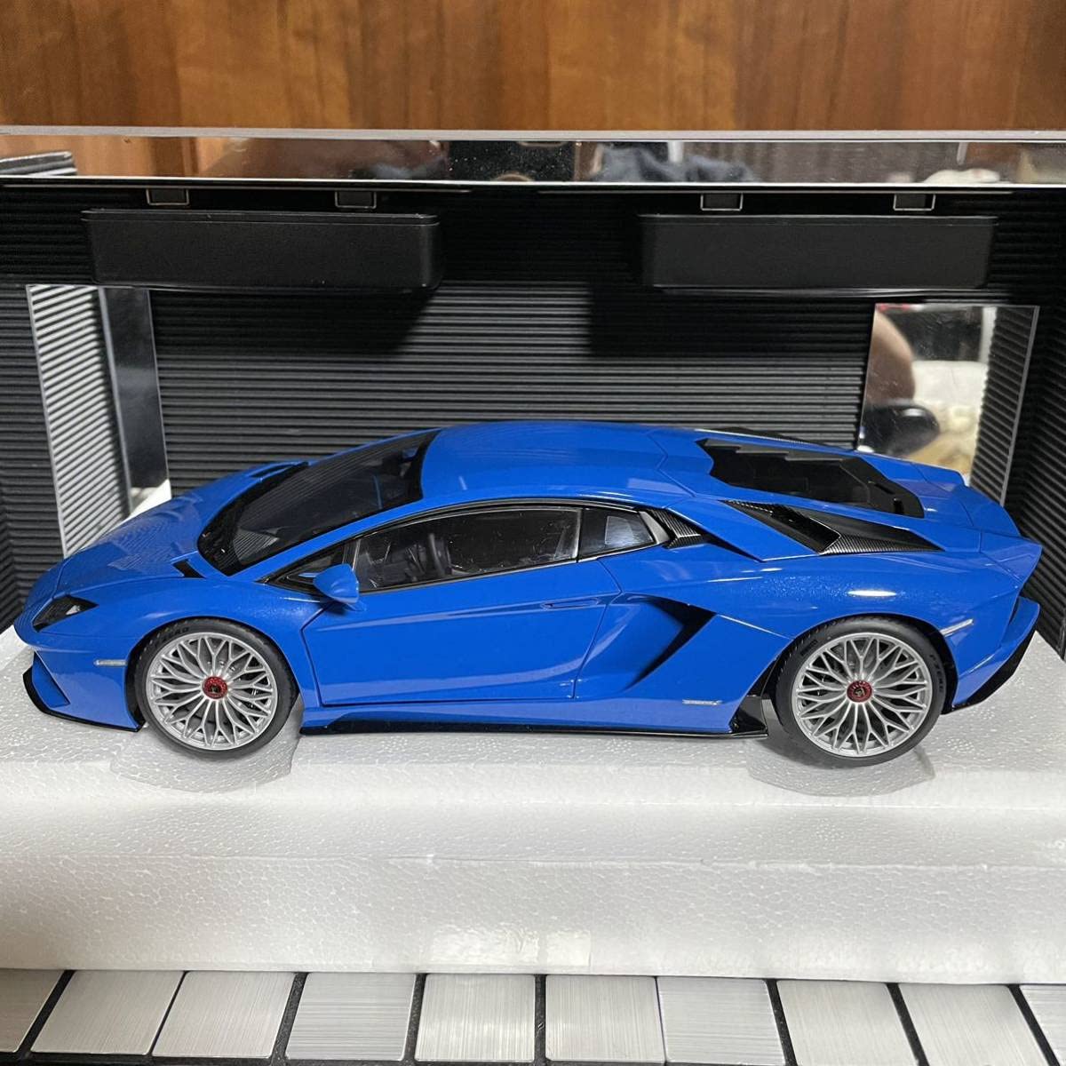 未展示品　オートアート1/18ランボルギーニ アヴェンタドール S パールブルー 1/18 AUTOart ランボルギーニ アヴェンタドール SVJ （パール